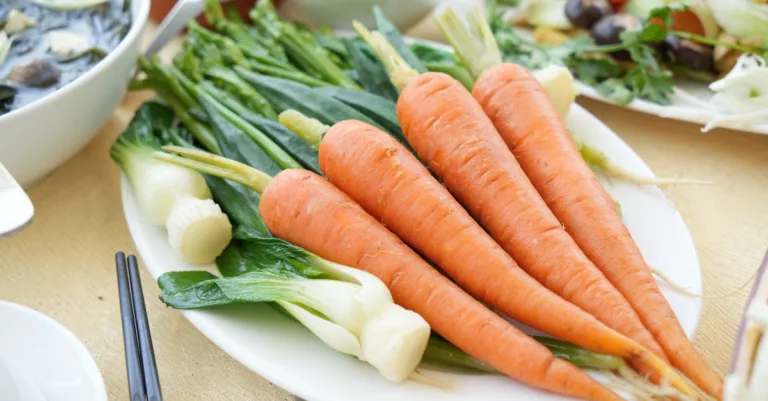 découvrez les risques et la toxicité des fanes de carottes, ainsi que les précautions à prendre pour une consommation sûre.