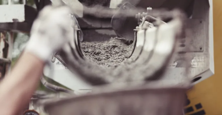 découvrez les proportions idéales pour un béton de qualité avec notre guide du dosage du mélange de béton, adapté à tous vos projets de construction.