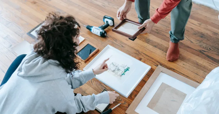 décorez vos murs sans percer grâce à nos solutions pratiques et élégantes. idéal pour préserver vos murs tout en personnalisant votre intérieur facilement.