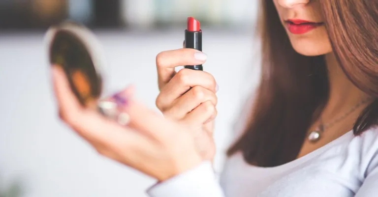 découvrez les meilleurs conseils mode et beauté pour sublimer votre style au quotidien et révéler votre beauté naturelle.
