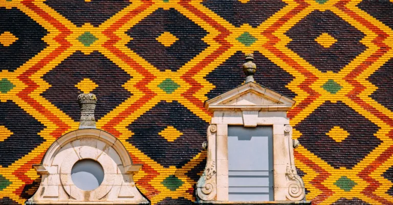 découvrez nos carreaux effet pierre calcaire couleur bourgogne : une finition élégante et chaleureuse pour sublimer vos sols et murs.
