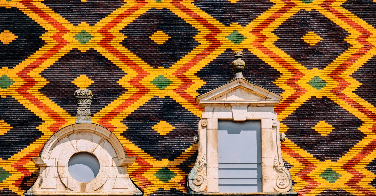 découvrez nos carreaux effet pierre calcaire couleur bourgogne : une finition élégante et chaleureuse pour sublimer vos sols et murs.