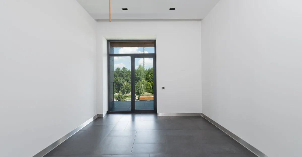 découvrez comment choisir le sens de pose des carreaux grand format pour créer un espace harmonieux, élégant et visuellement équilibré.